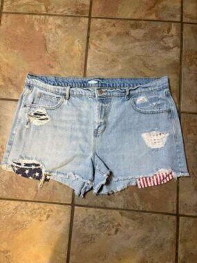 🇺🇸Old Navy OG High-Rise Stars & Stripes Distressed Frayed Hem Boyfriend Shorts
